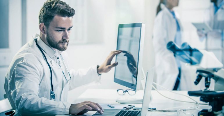 redstack-uslugi-it-dla-szpitali