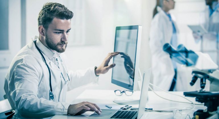 redstack-uslugi-it-dla-szpitali